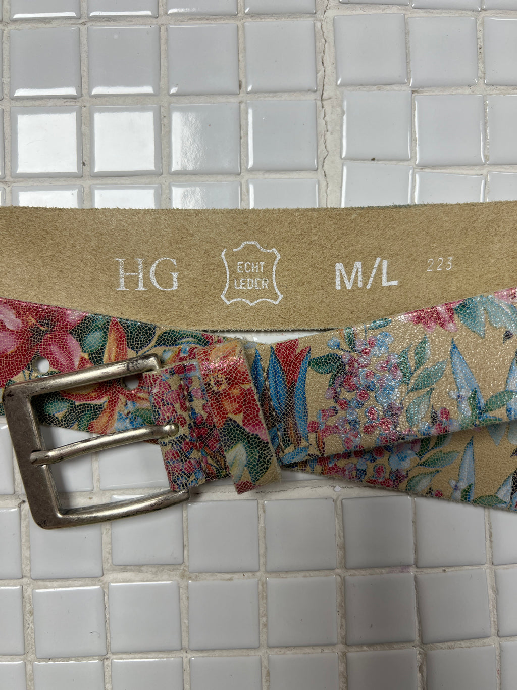 Flowers leather belt