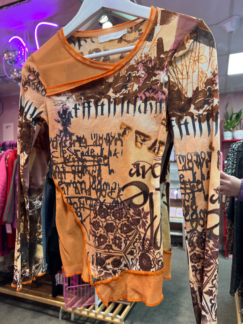 Y2K vibes orange patterned top cache cache
