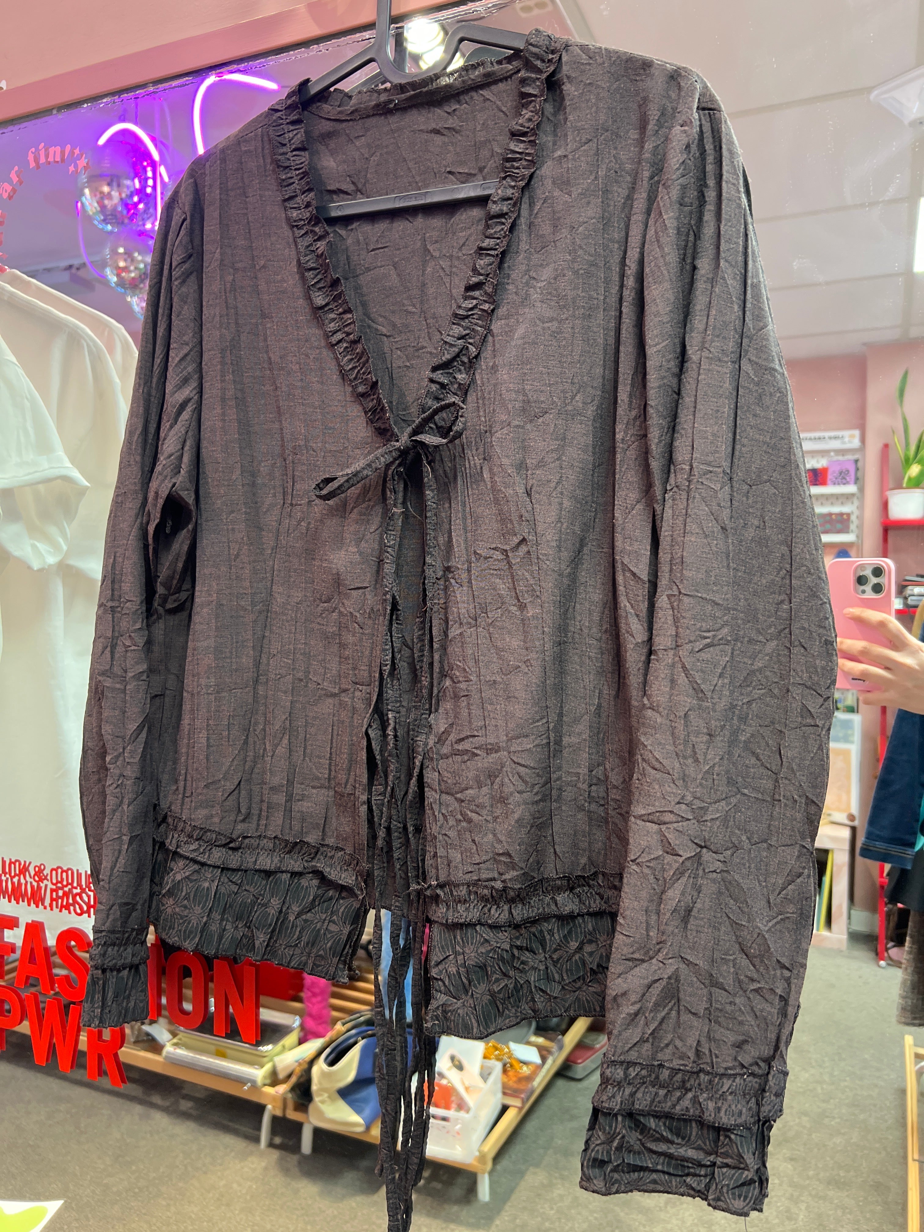 Brown cute top with mini frills