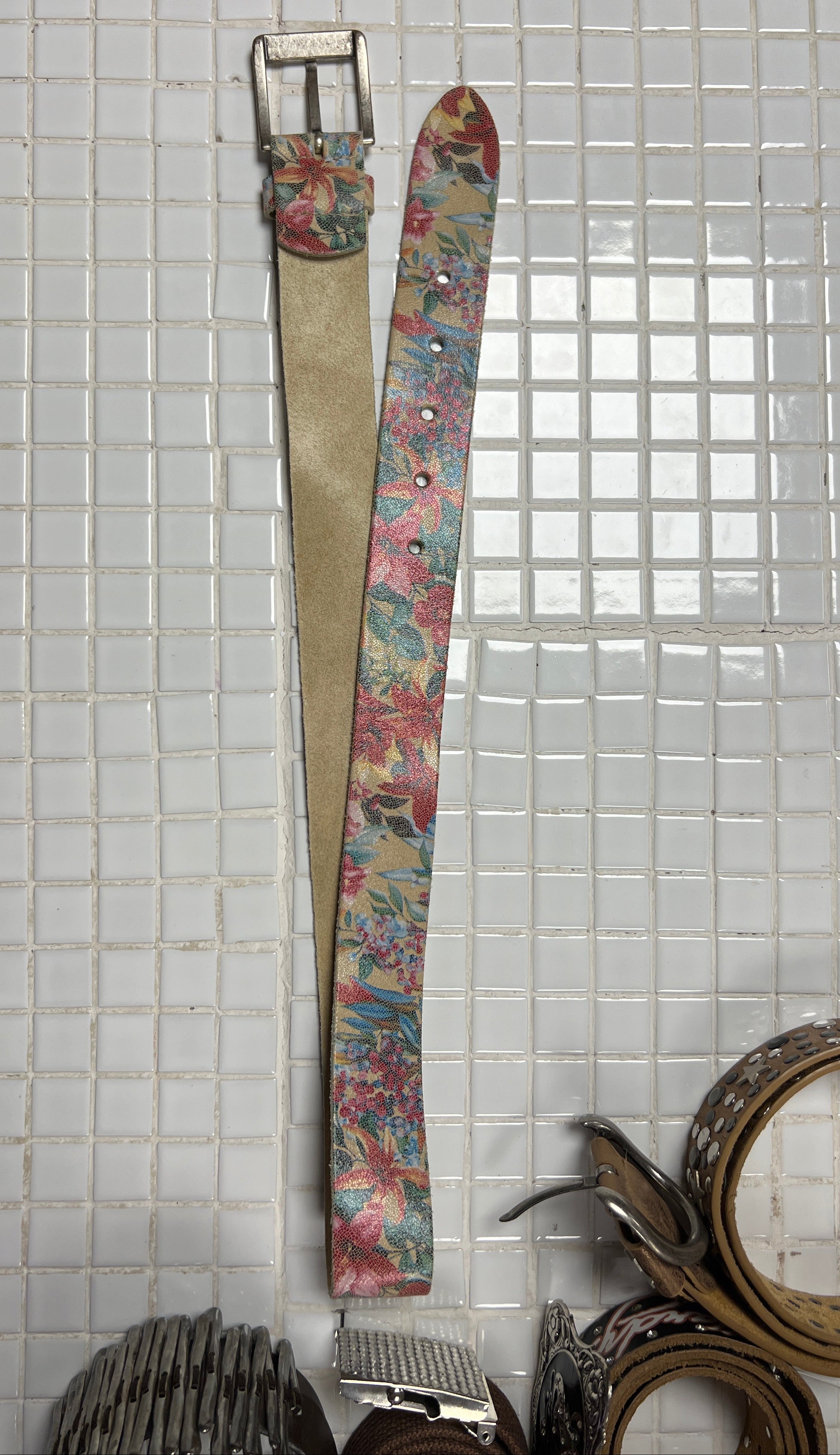 Flowers leather belt