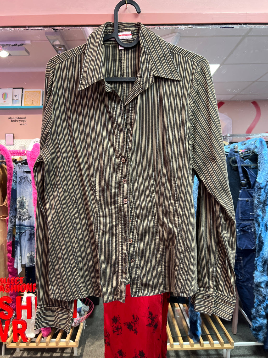 Office siren Nadine shirt