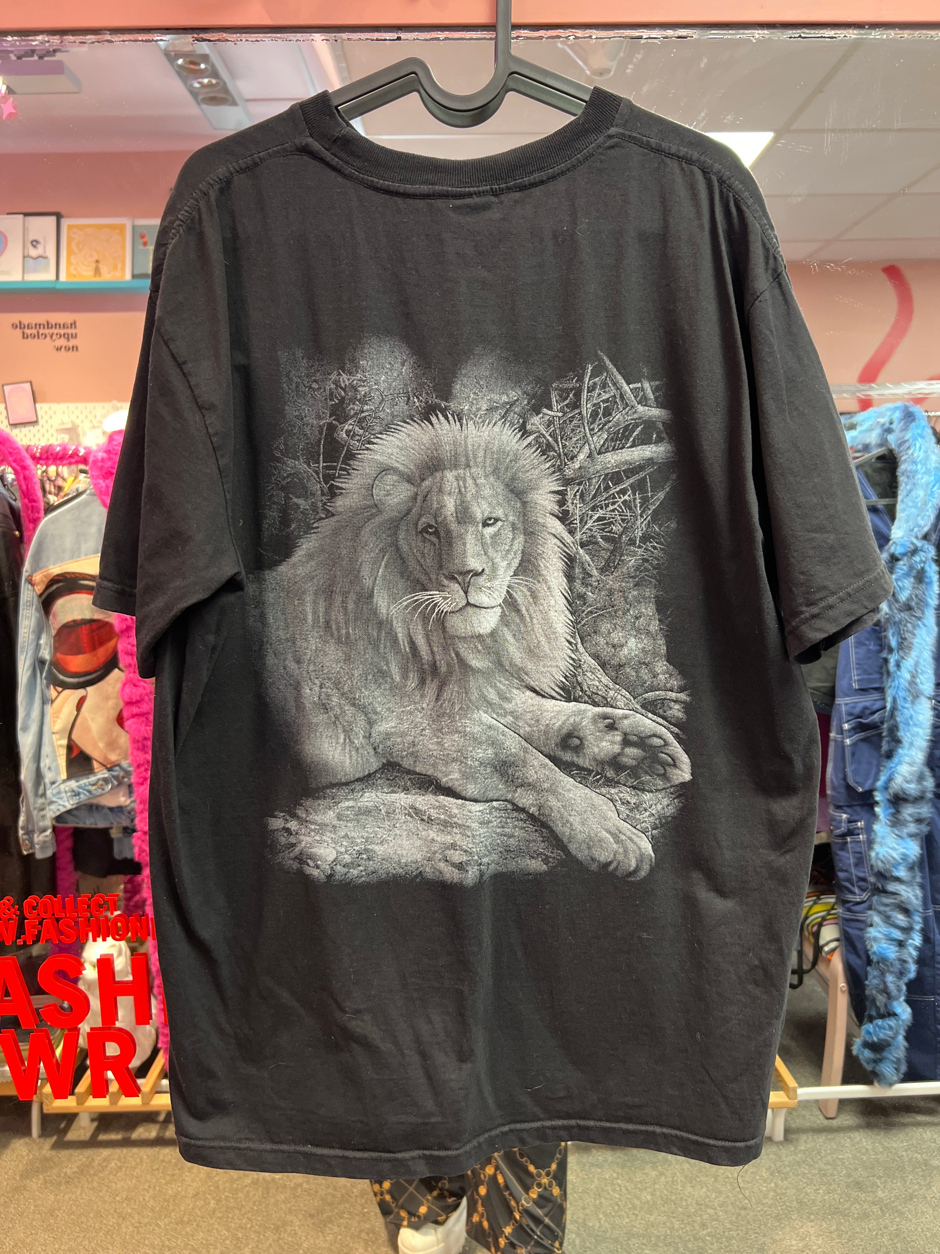 Lion posing T-shirt