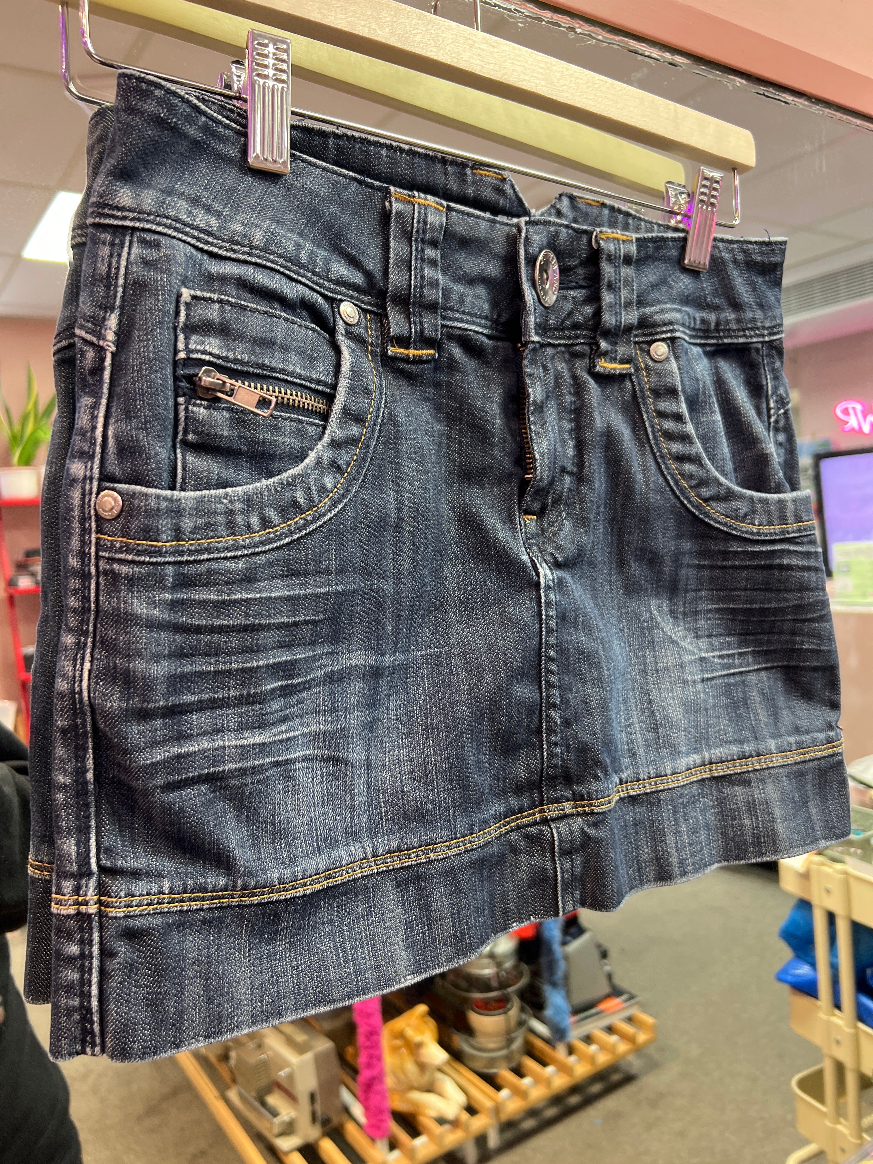 Sutherland mini skirt