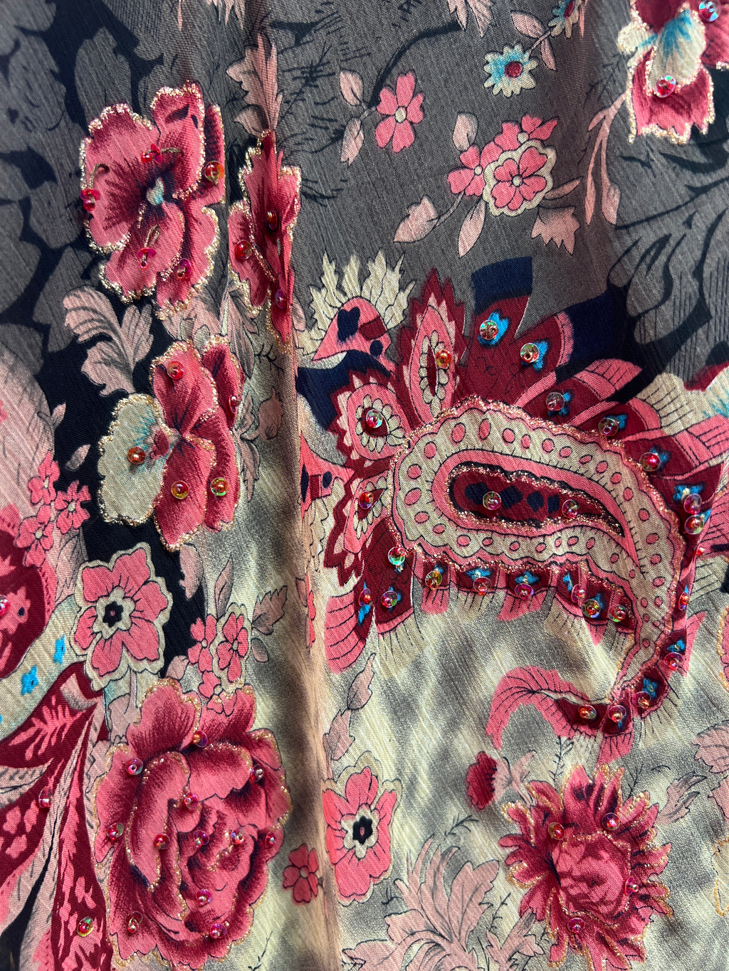 Stunning glitter details and beads Bose dress