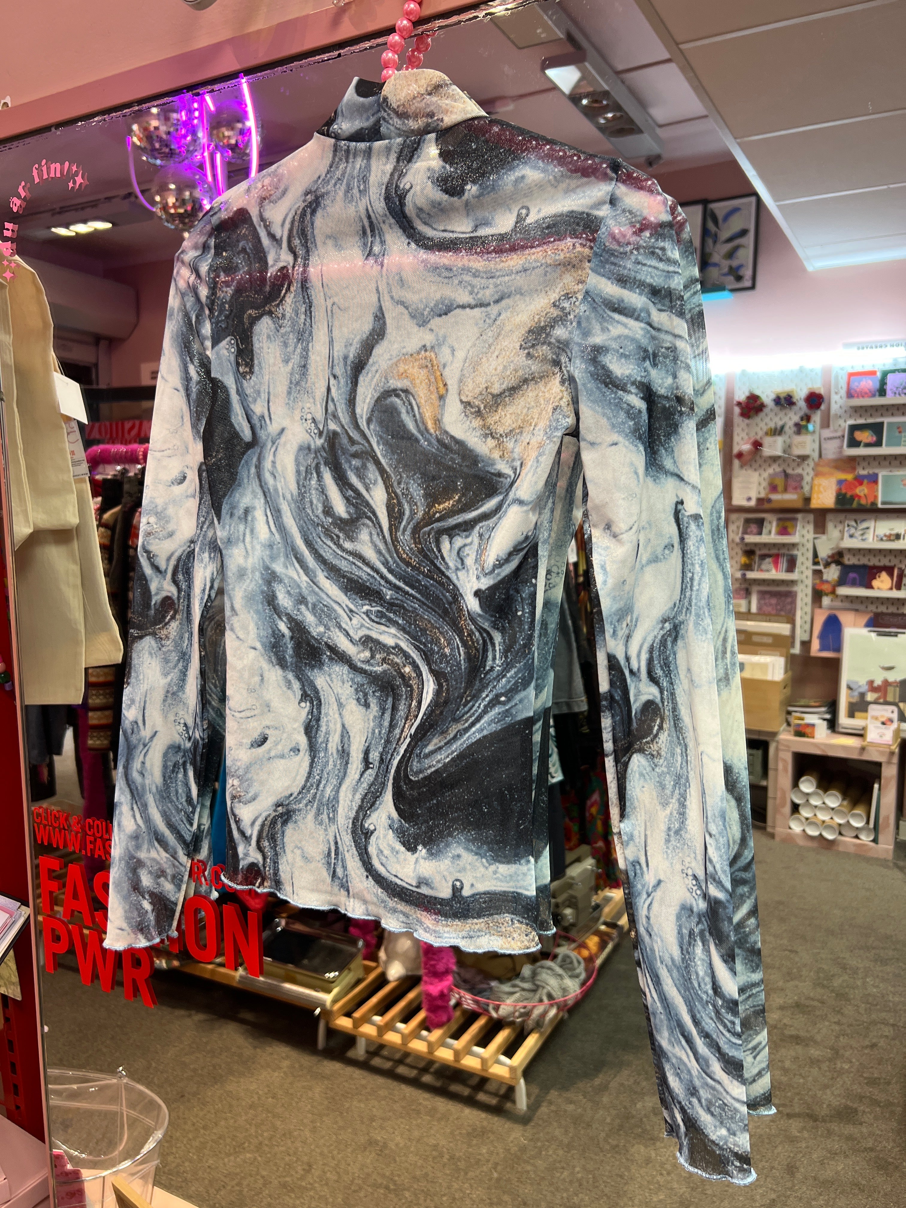 Marble mesh top