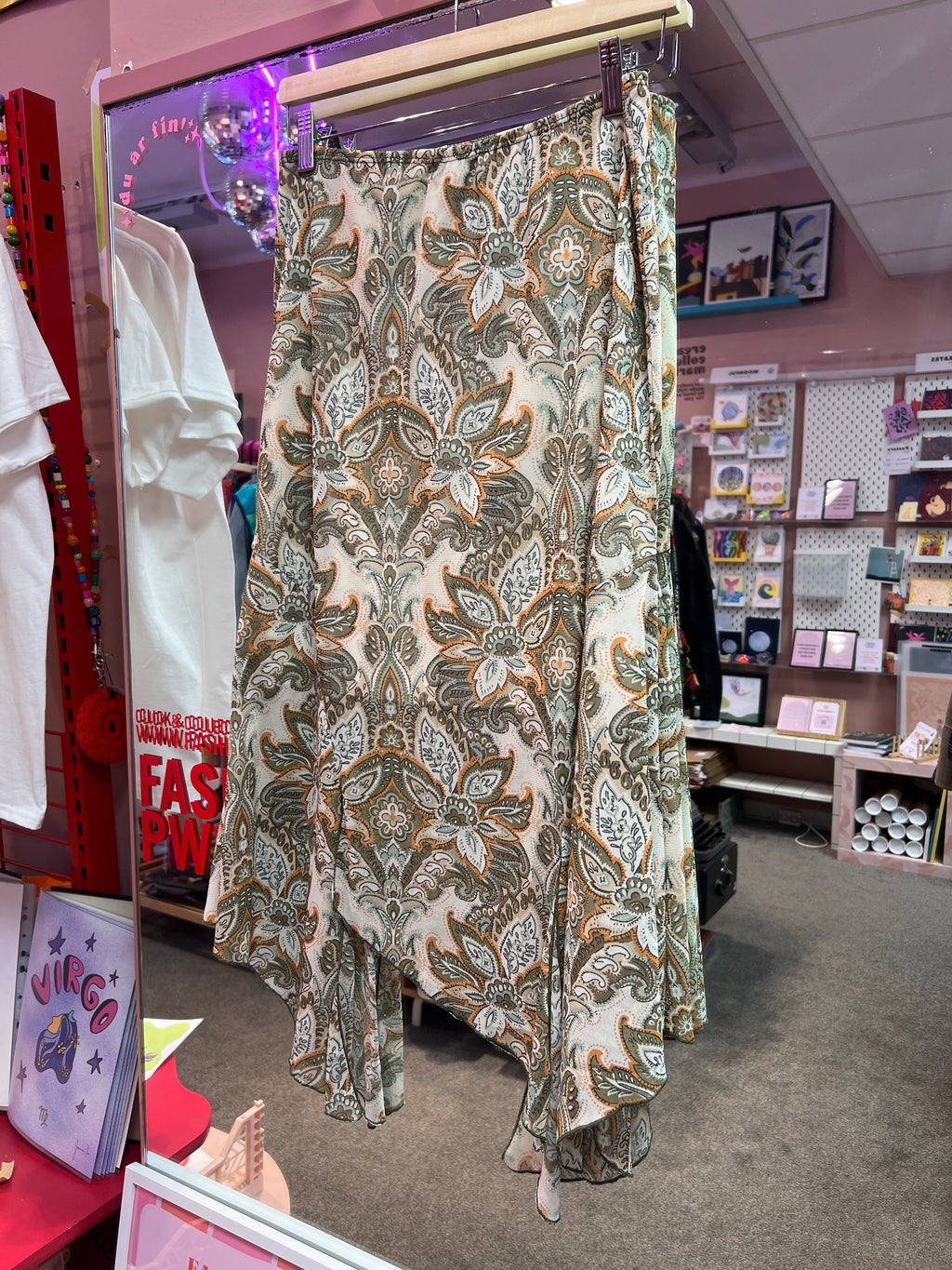 Asymmetrical skirt AdeT