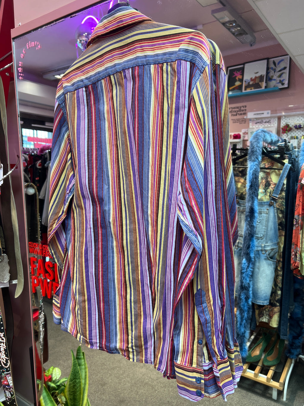 Purple colorful HM shirt
