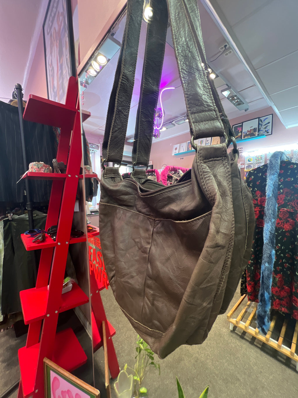 Crossbody brown bag with 2 front pockets