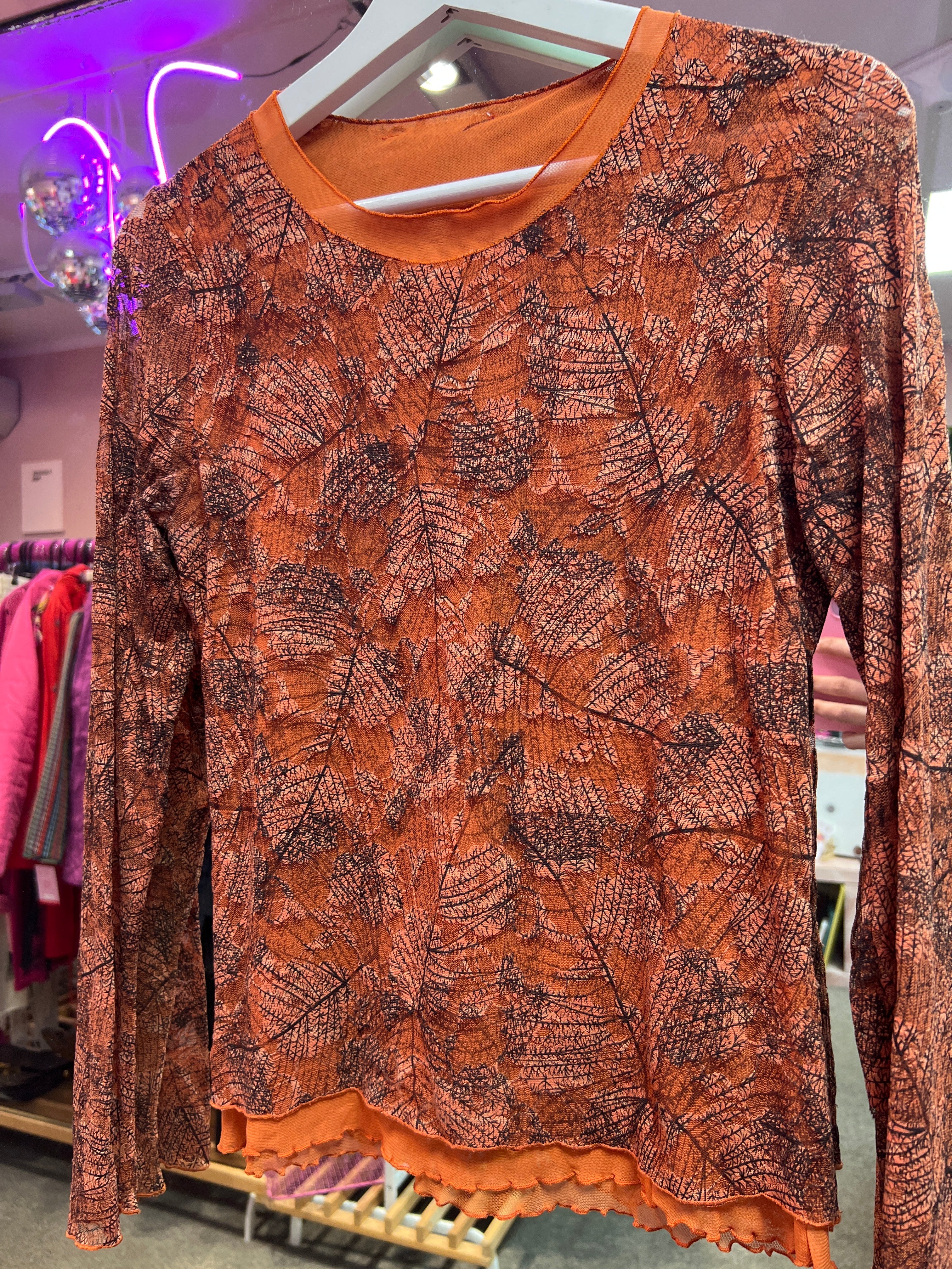 Y2K-inspirerad orange mönstrad topp