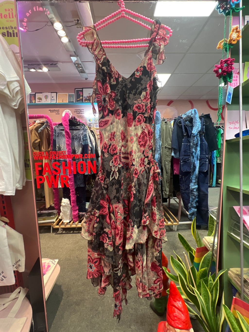 Stunning glitter details and beads Bose dress