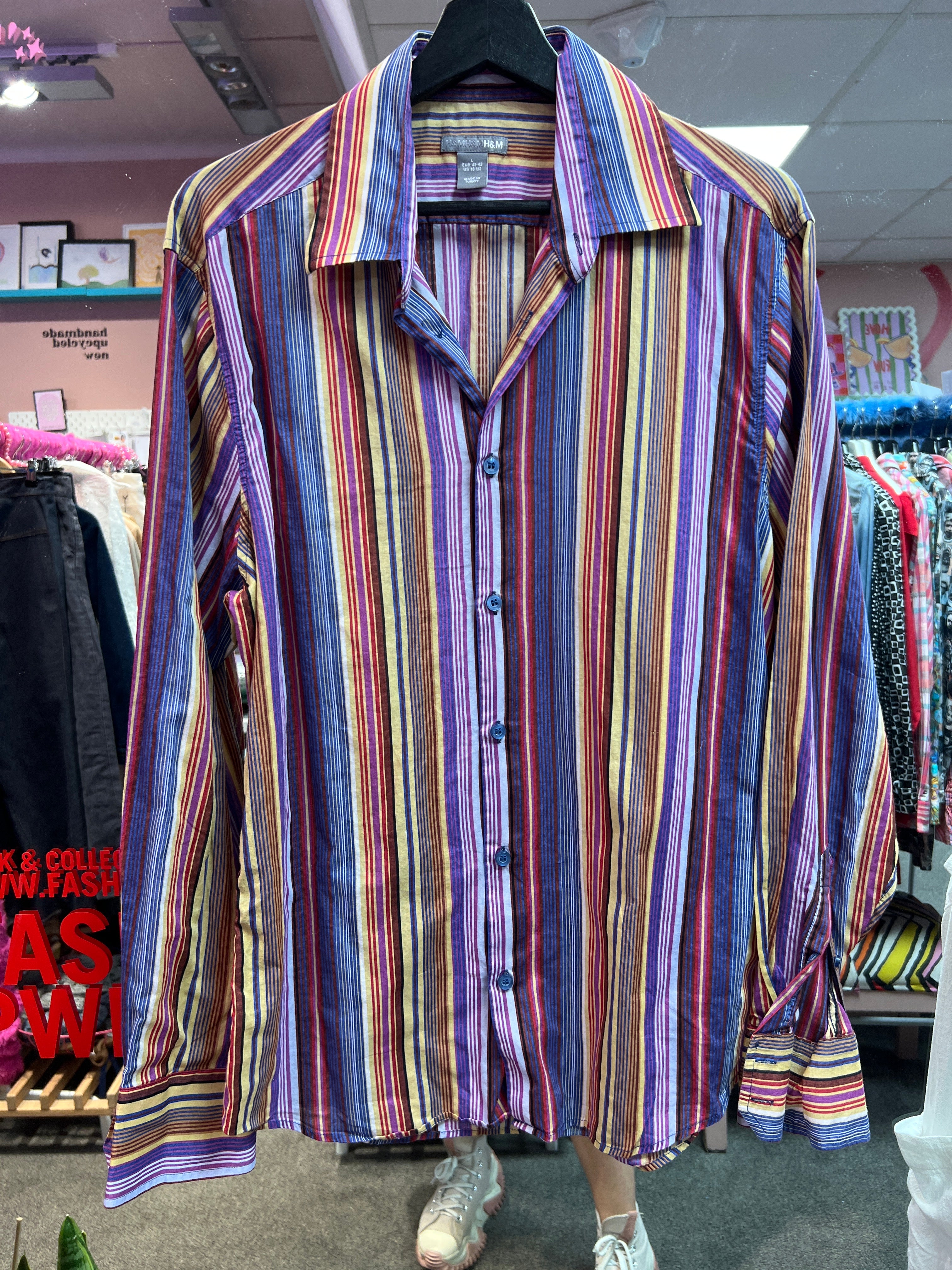 Purple colorful HM shirt