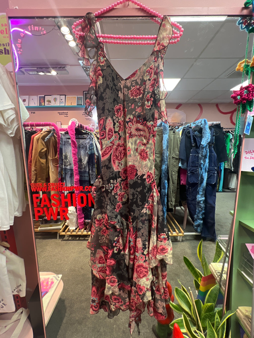 Stunning glitter details and beads Bose dress