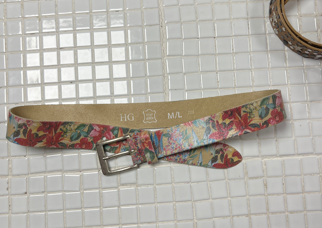 Flowers leather belt
