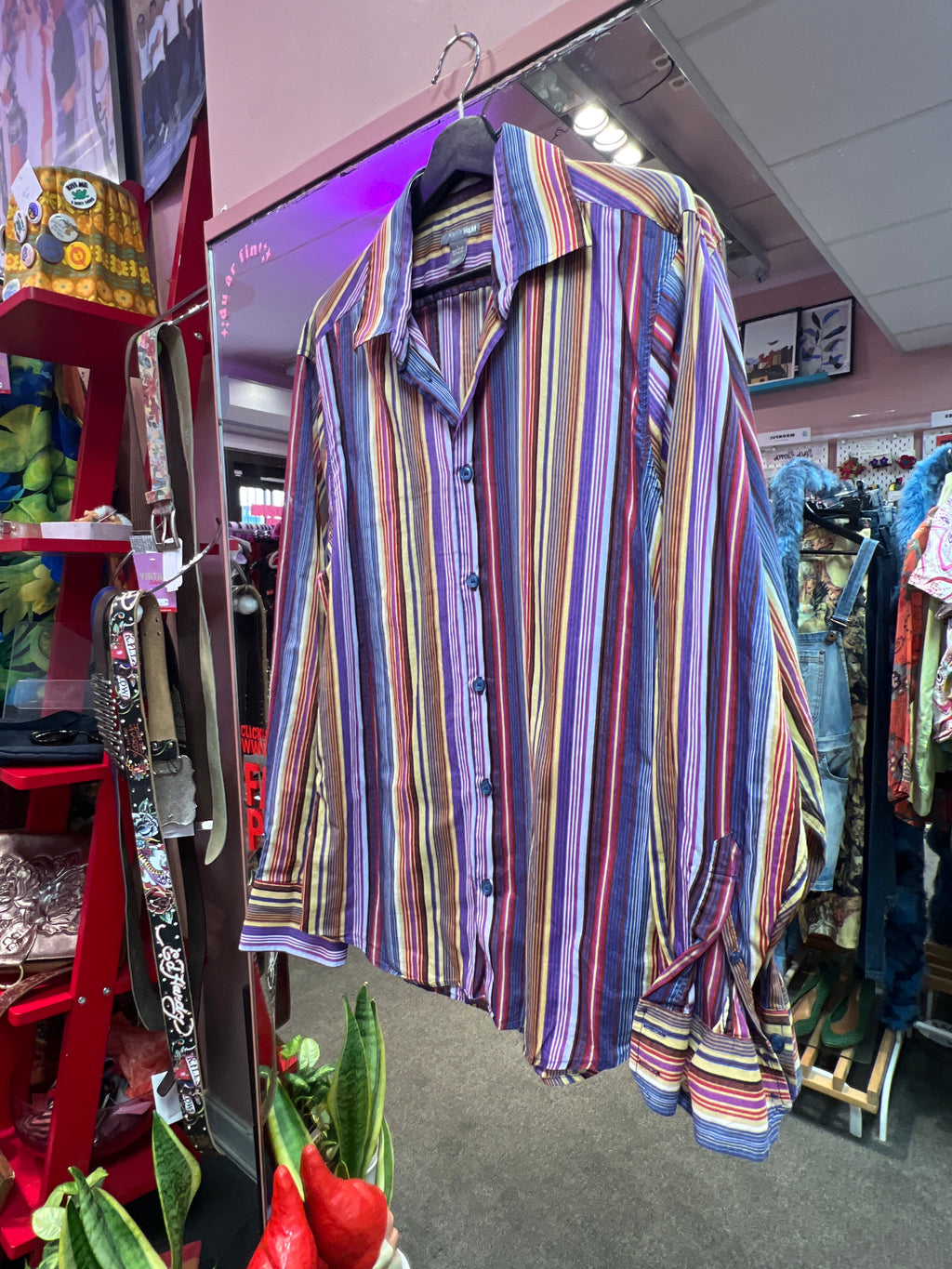 Purple colorful HM shirt