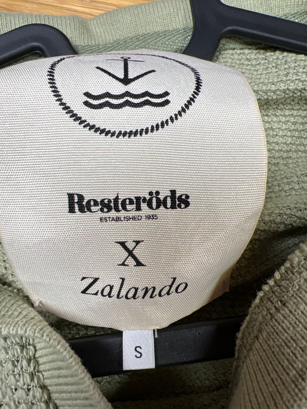 Resteröds x Zalando Green top