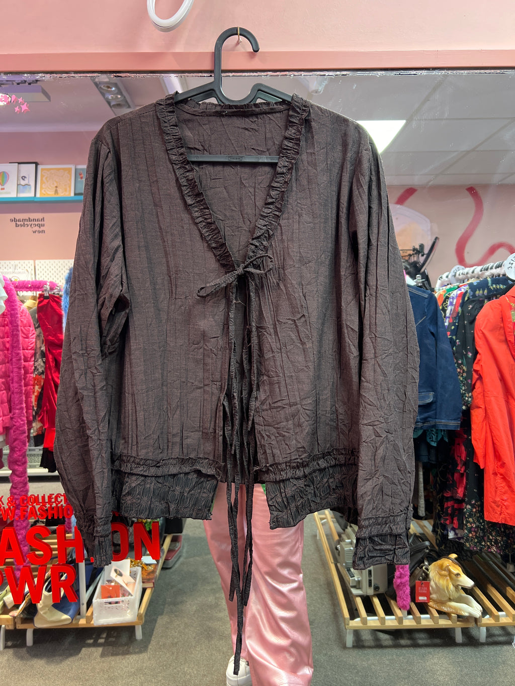 Brown cute top with mini frills