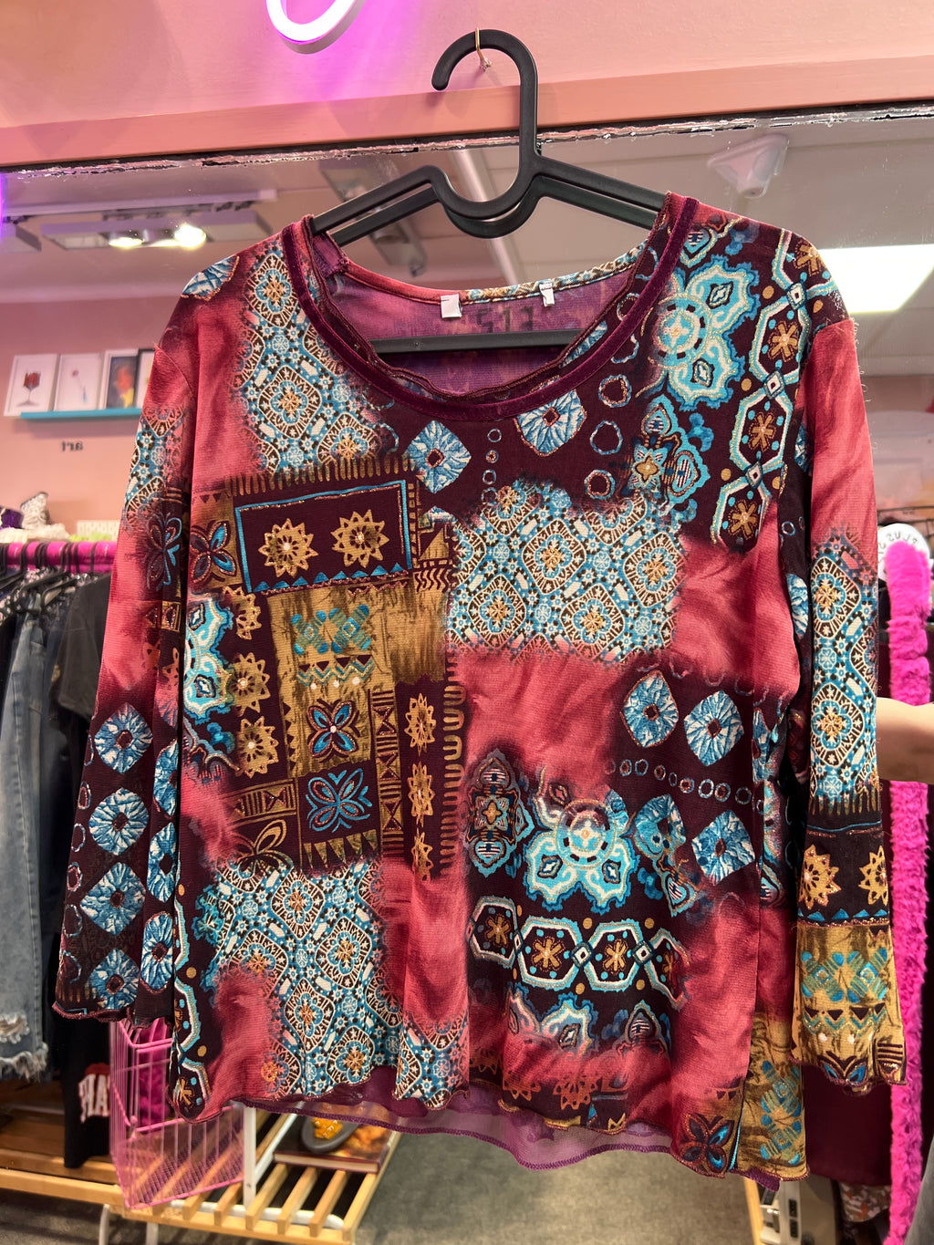Y2K vibes patterned wine top