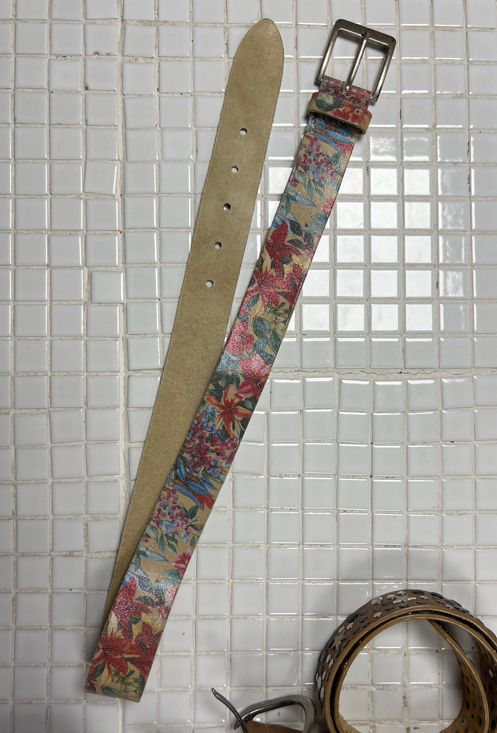 Flowers leather belt
