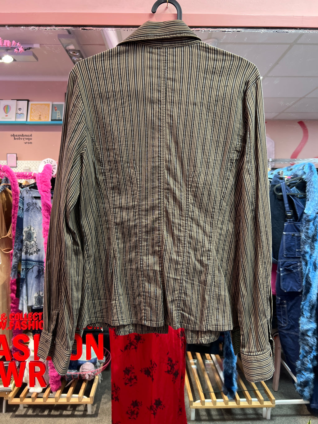 Office siren Nadine shirt