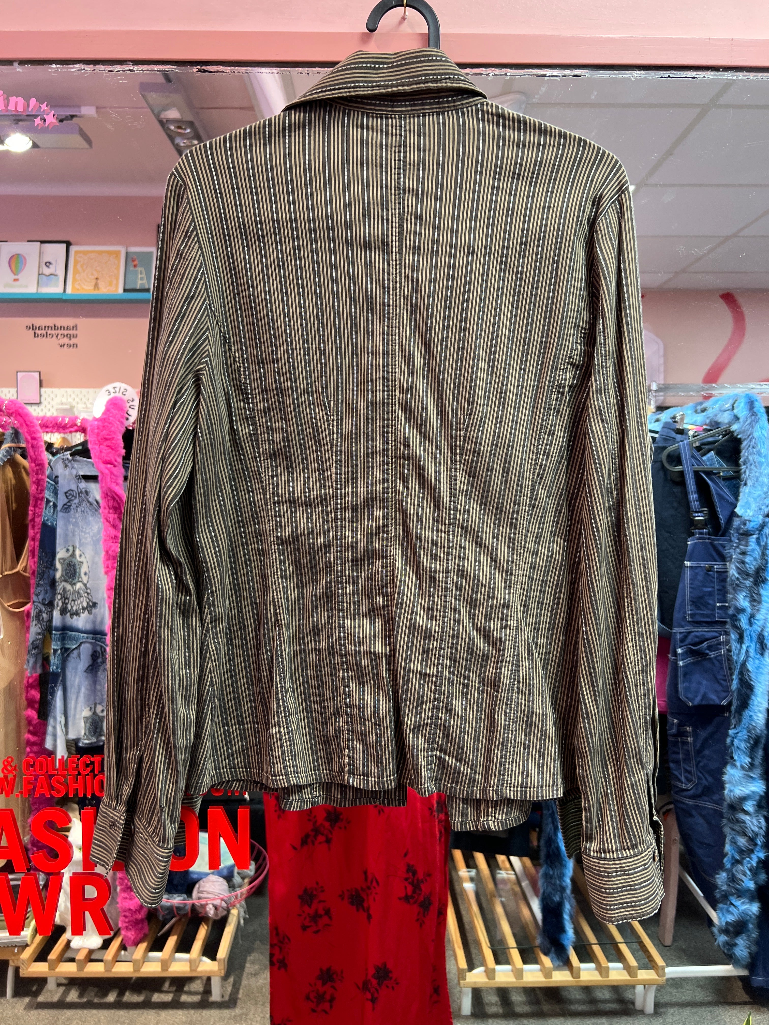 Office siren Nadine shirt