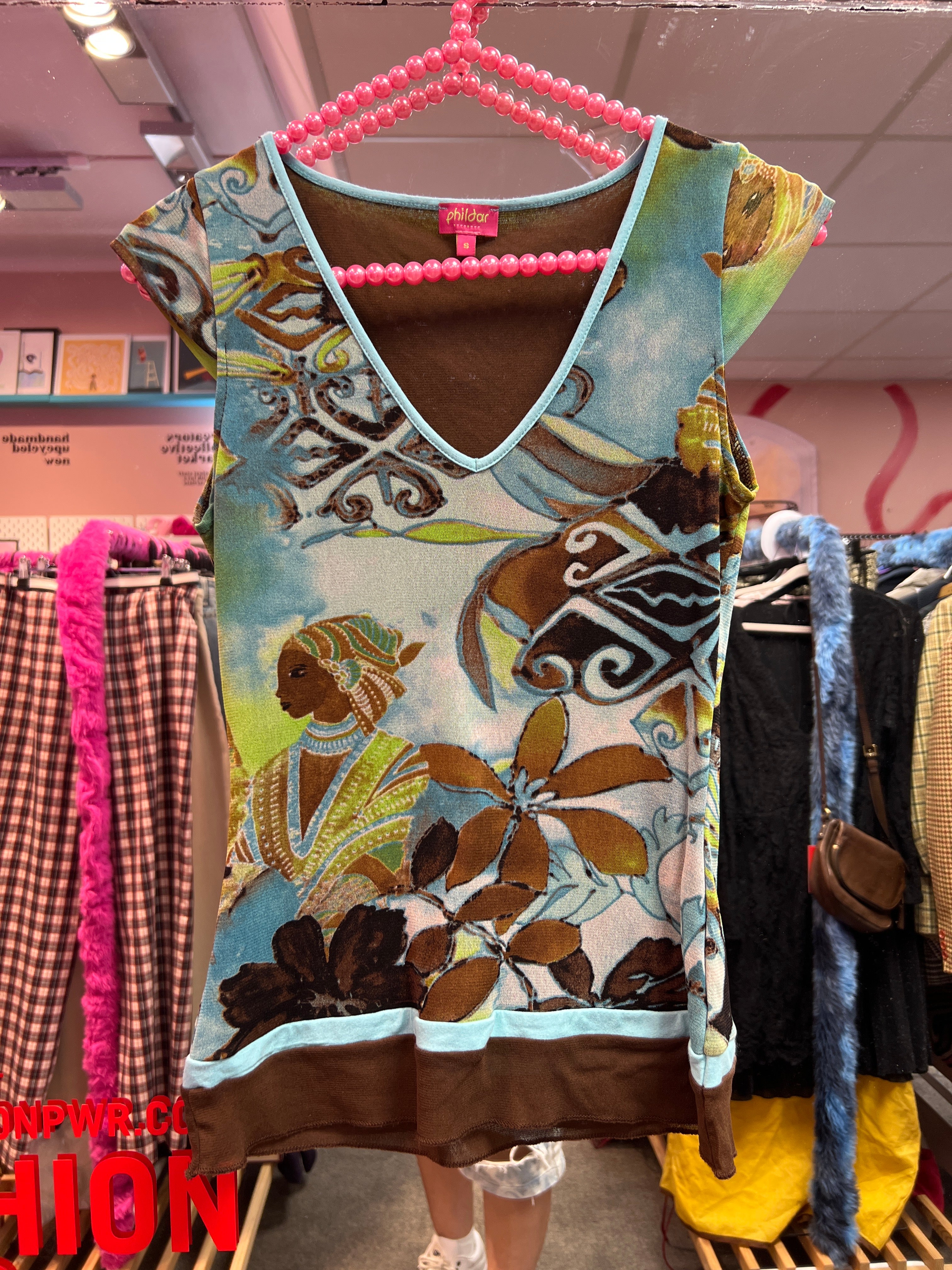Brown and blue patterned y1k vibe Phildar