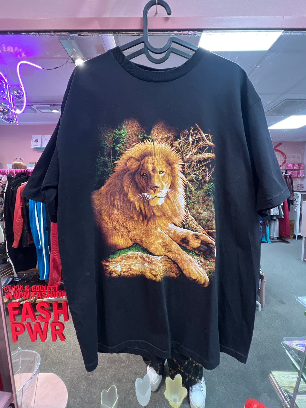 Lion posing T-shirt