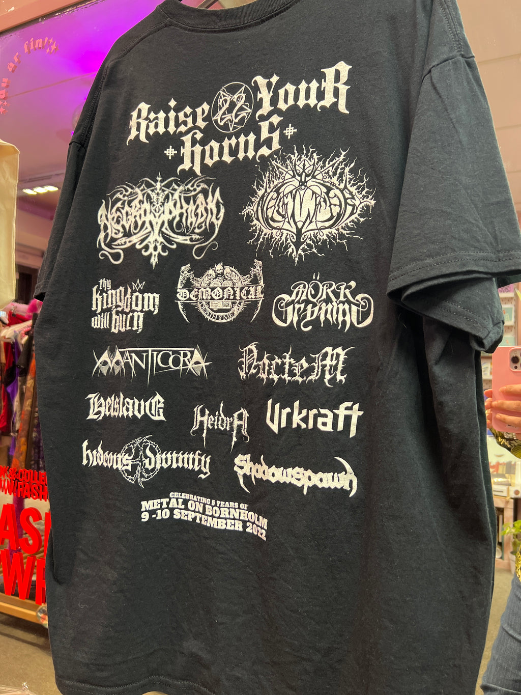 Raise your horns