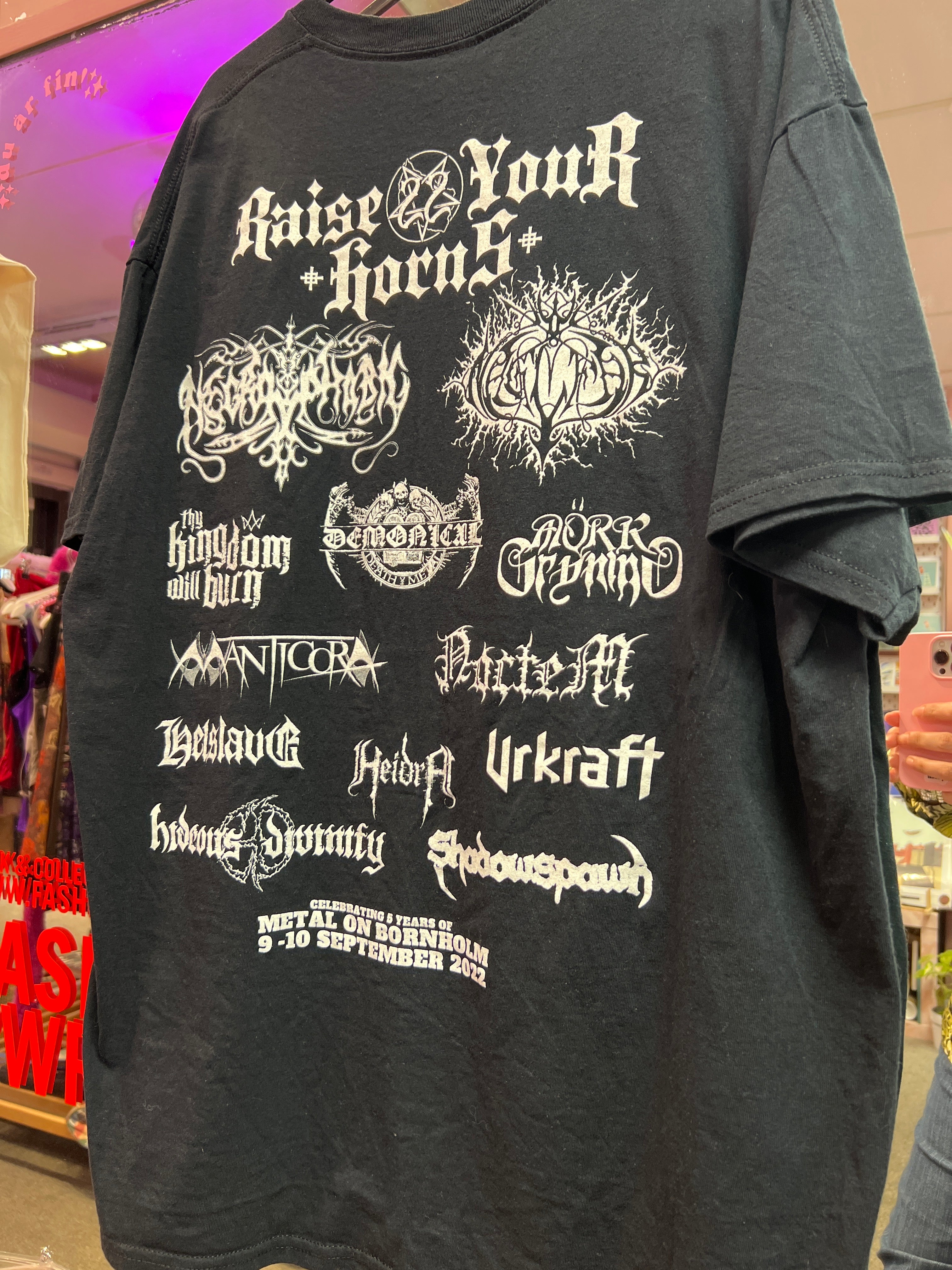 Raise your horns