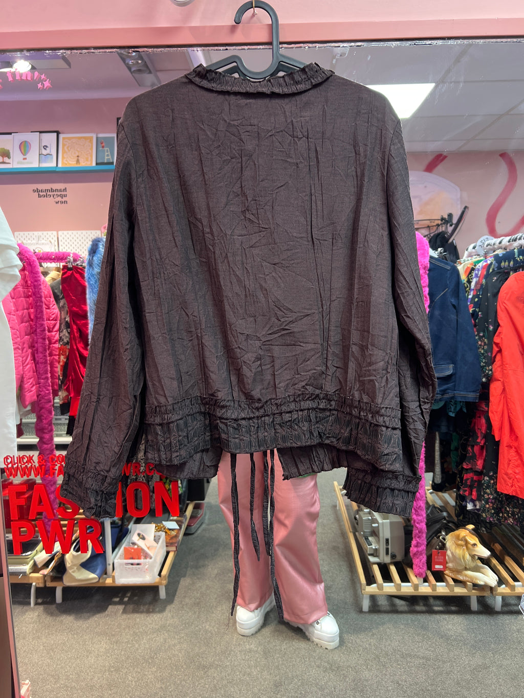 Brown cute top with mini frills