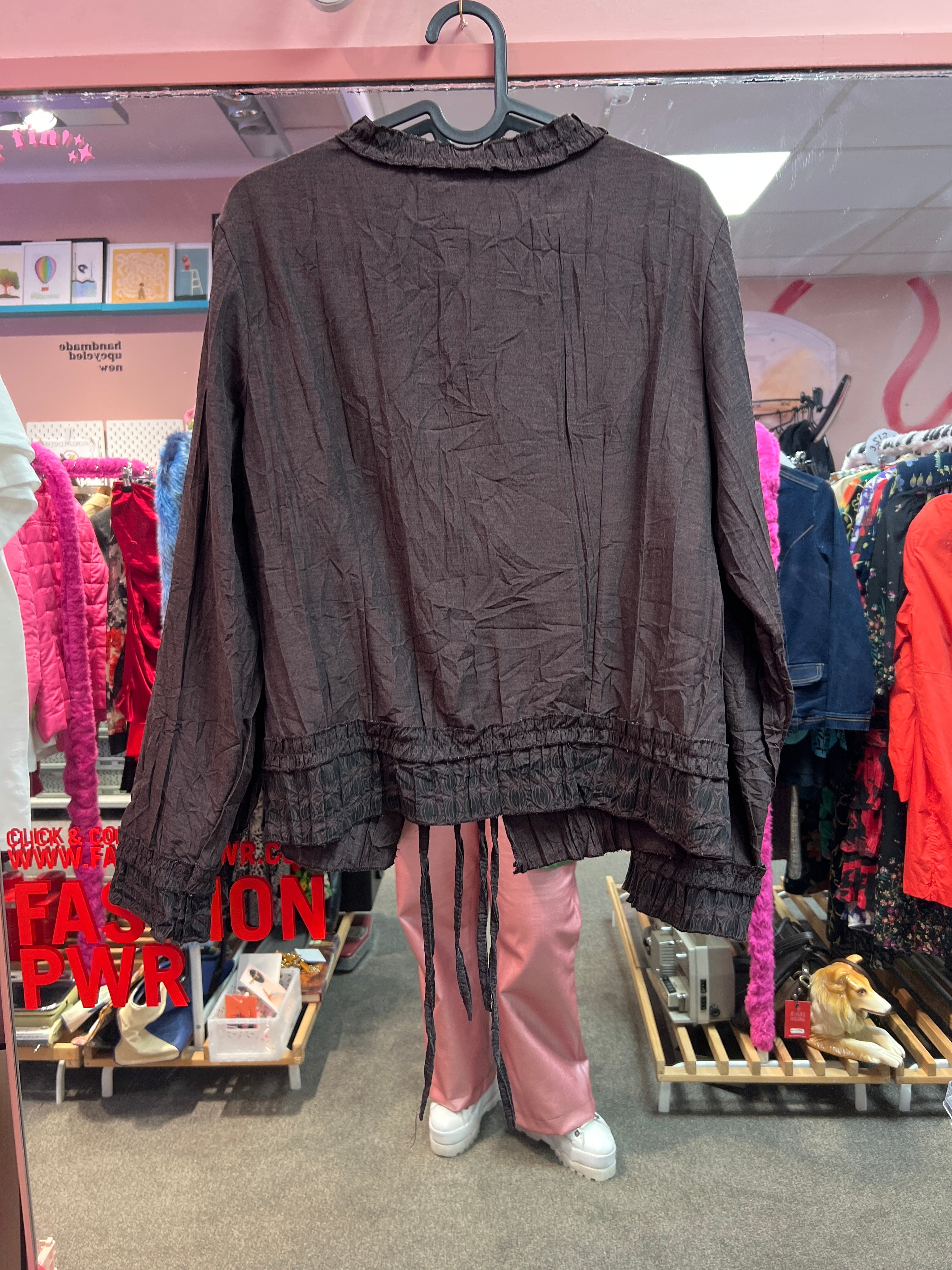 Brown cute top with mini frills