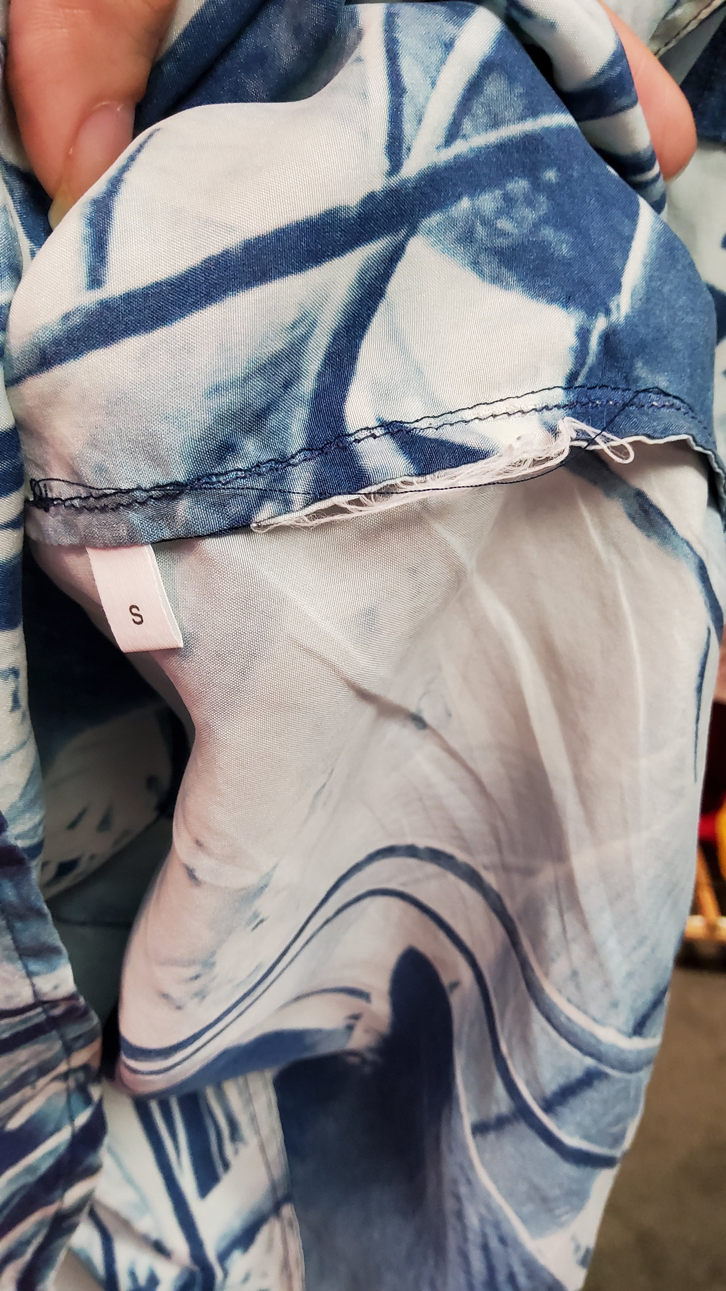 Blue patterned top Closed