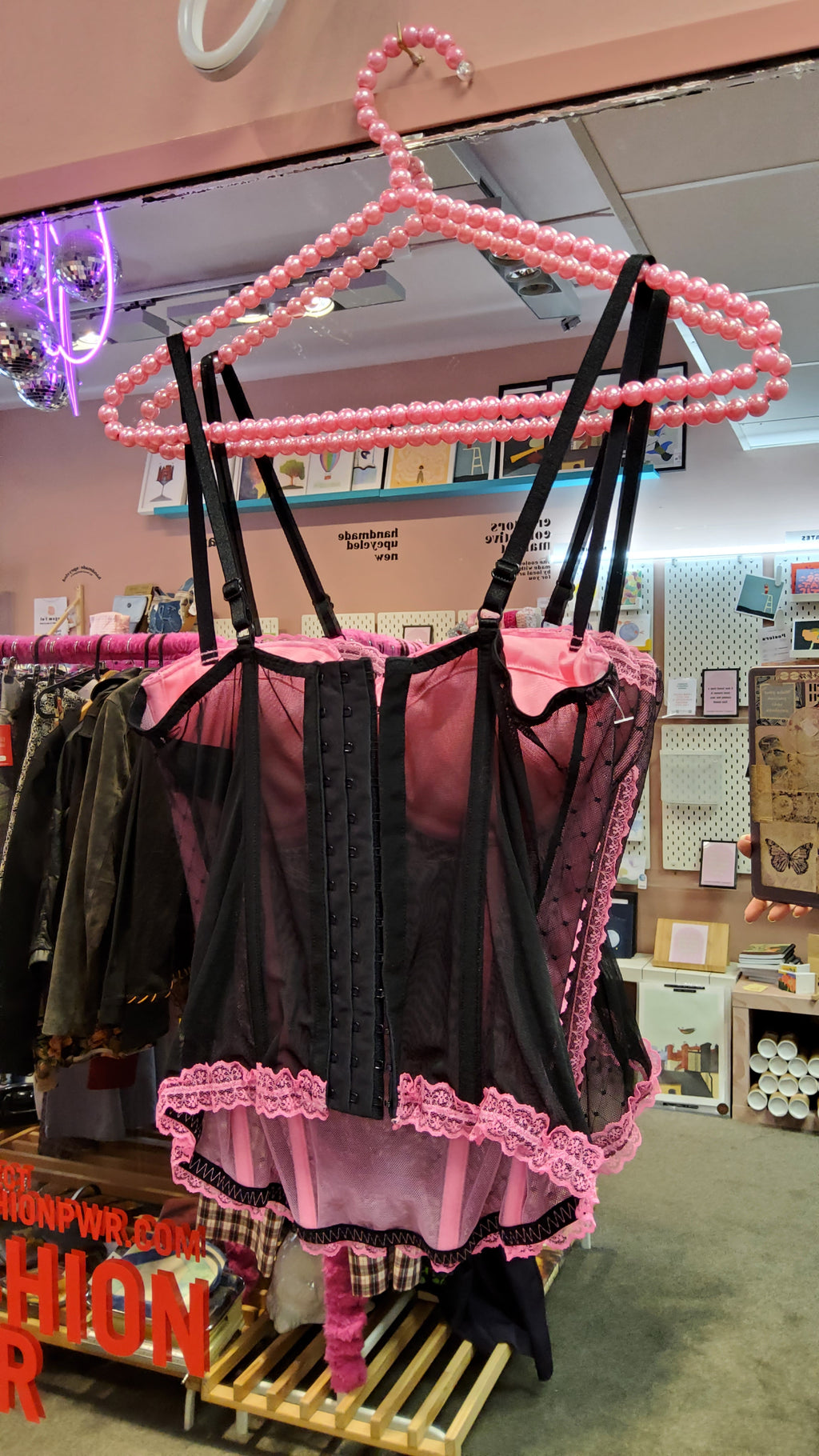 Black and pink corset 2000s vibes HM
