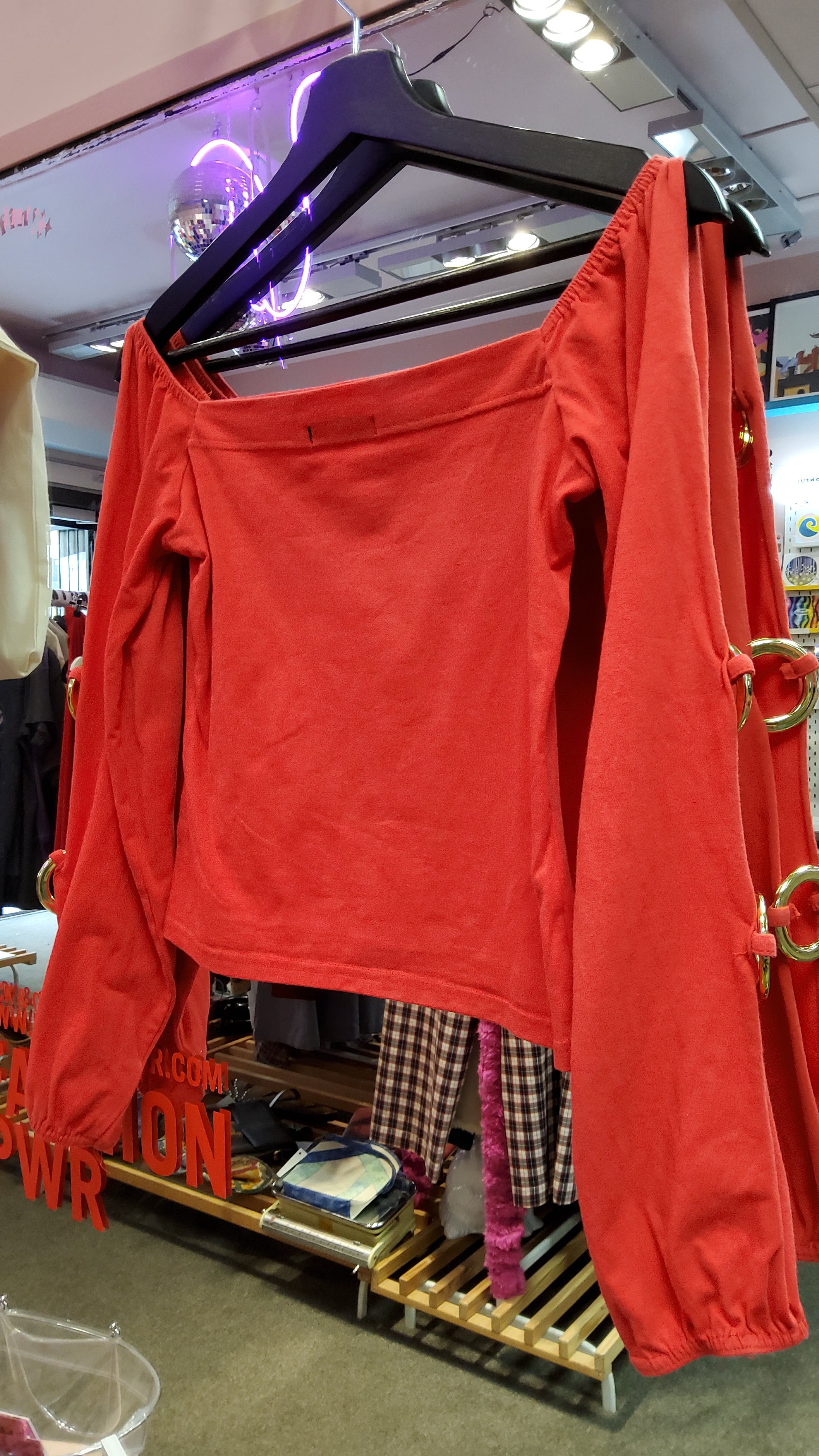 Y2K vibes Miss Lisa red top with golden details