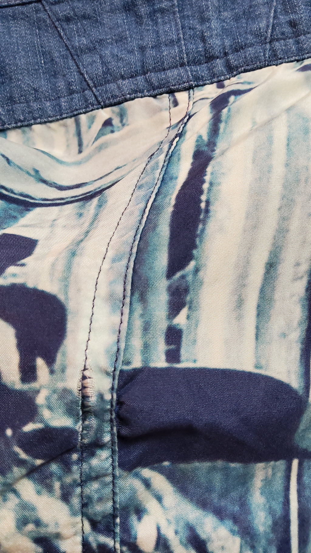 Blue patterned top Closed